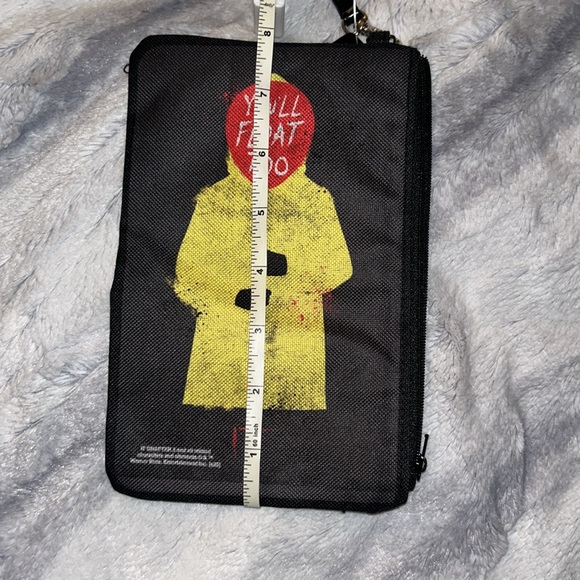 NWT•Horror Film Set• BUCKLE-DOWN Canvas Wallet, “IT 2” & 2 “Terrifier” Film Pins - Picture 14 of 16